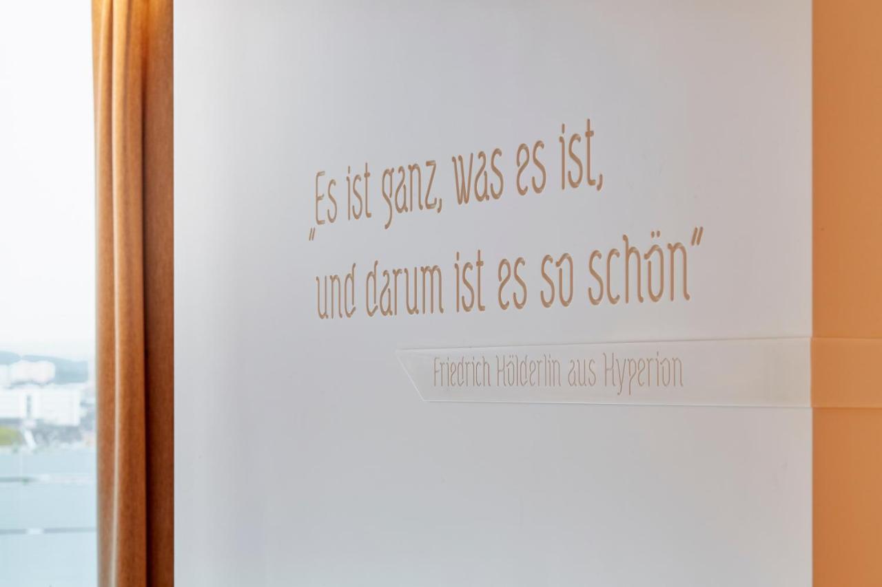 ハイペリオン ホテル ミュンヘン エクステリア 写真 A quotation from Goethe on the wall of a hotel in Berlin