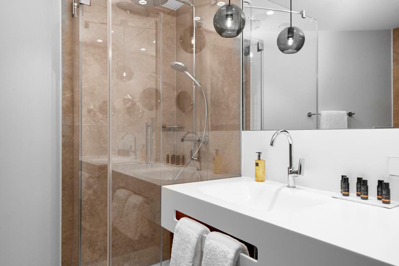 ハイペリオン ホテル ミュンヘン エクステリア 写真 A shower enclosure