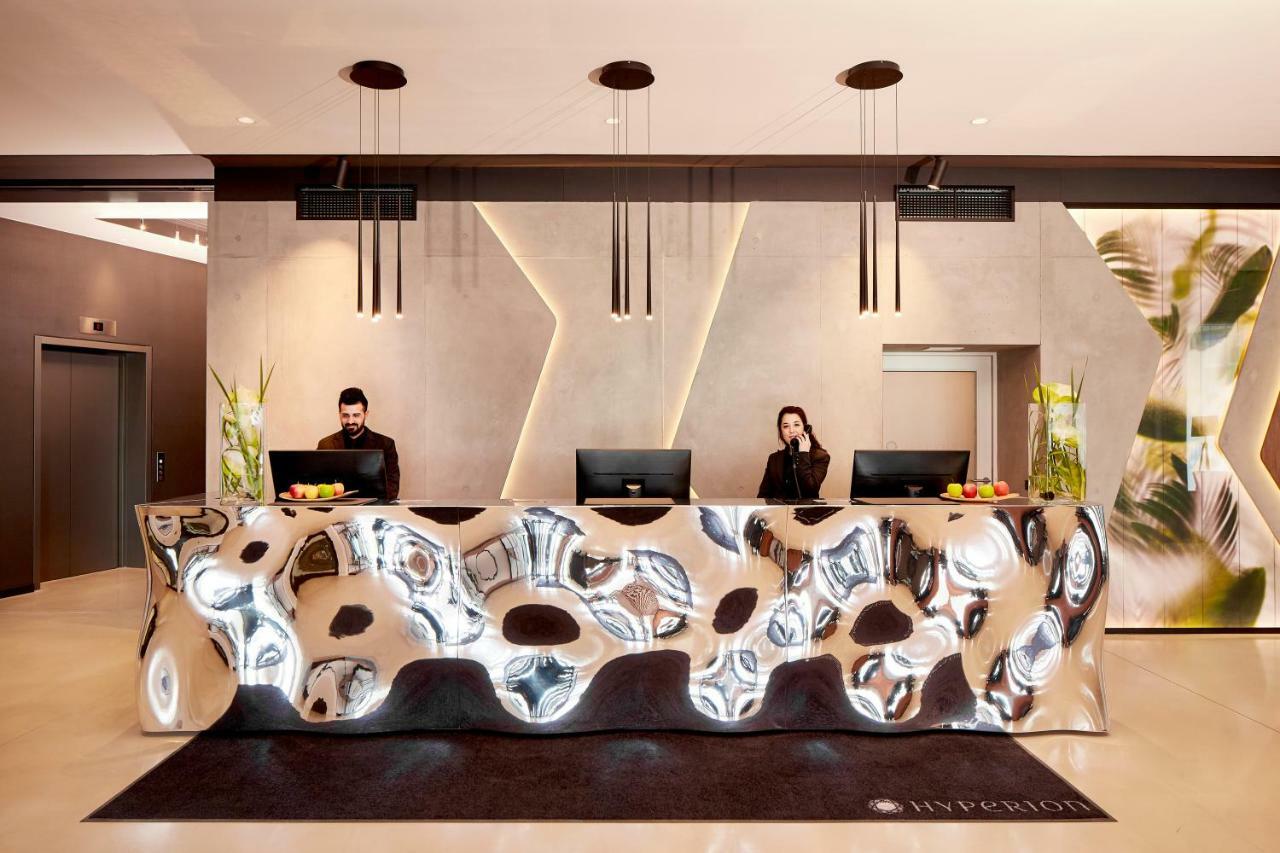 ハイペリオン ホテル ミュンヘン エクステリア 写真 Reception desk at the hotel